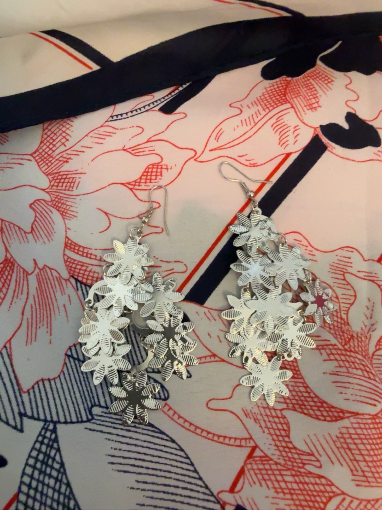 Long silver flower earrings metal new with tag – photo 4